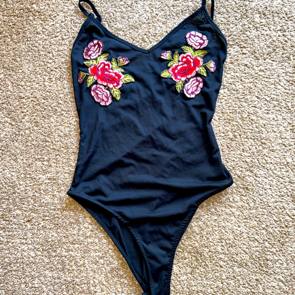 Mesh body suit w/ flowers 🌺